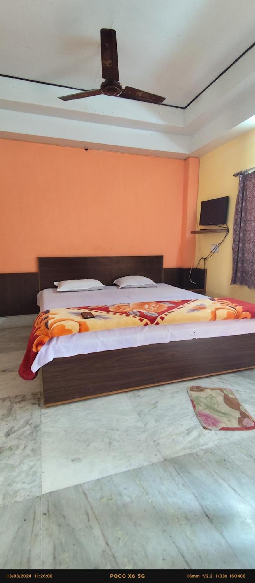 India Tours Only Ekanta Apan Hotel Mathurakhanda Buitenkant foto