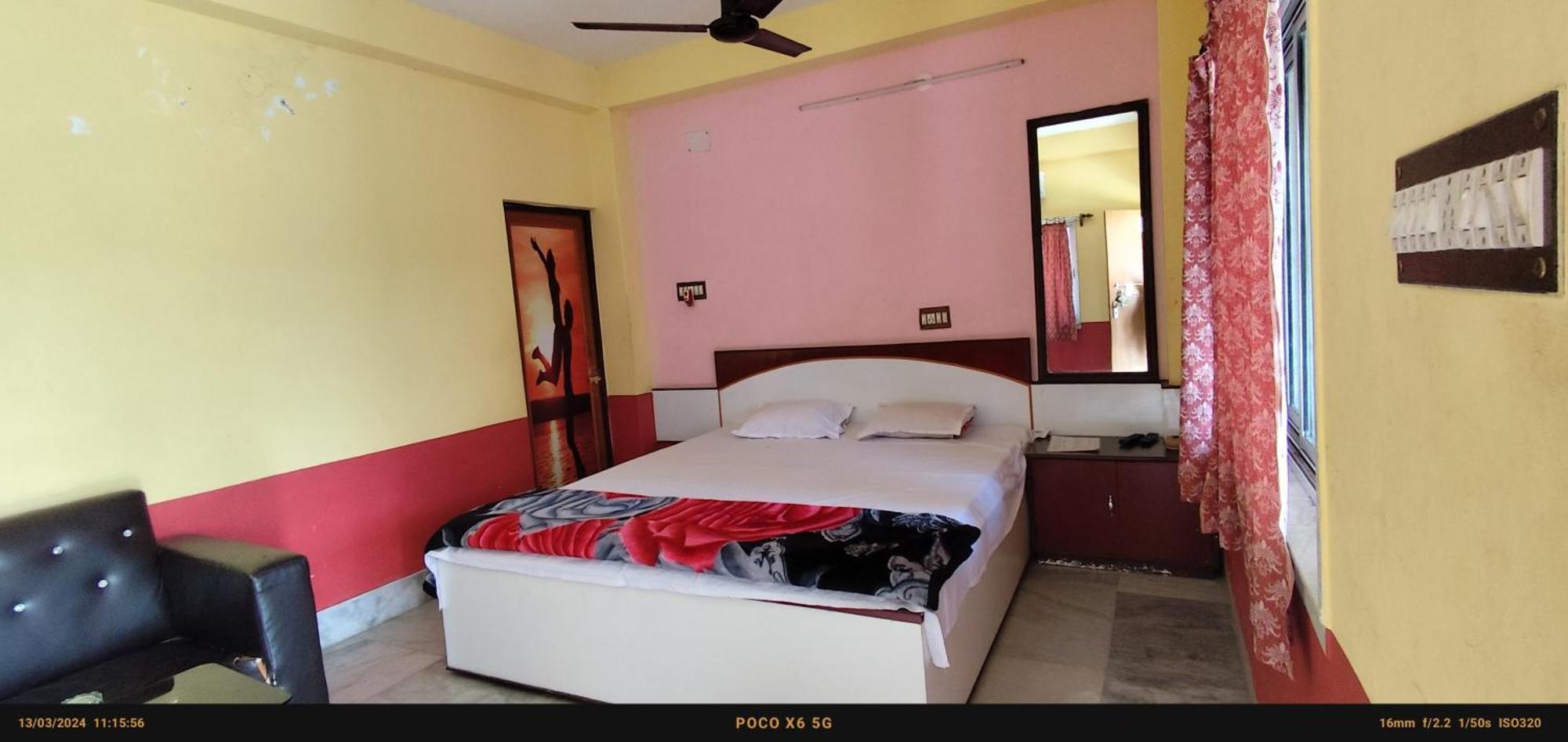 India Tours Only Ekanta Apan Hotel Mathurakhanda Buitenkant foto